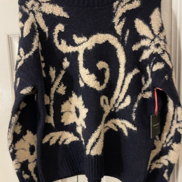 Cynthia Rowley XS Floral Patterned Pullover Sweater, Long Sleeved Blue and Cream - Picture 2 of 8